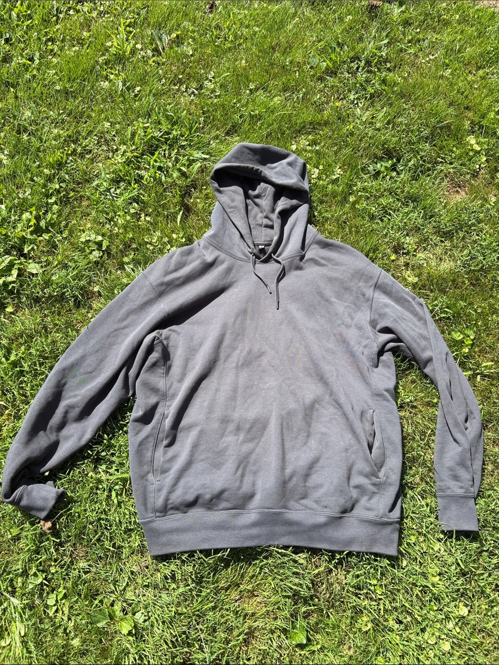 Uniqlo Men's Charcoal Gray Pullover Hoodie